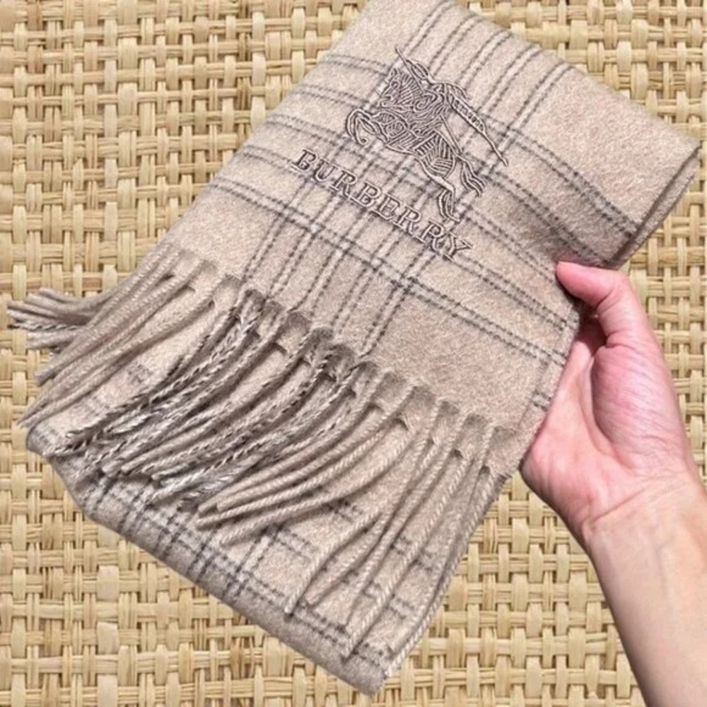 Burberry Light Gray Checkered Scarf - Picture 3 of 4